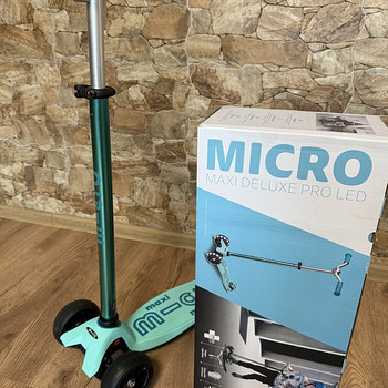 Tõukeratas Micro Maxi Deluxe LED PRO erksinine 5-12a