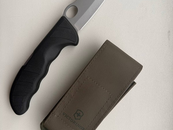 Victorinox Hunter Pro M Black koos vutlariga