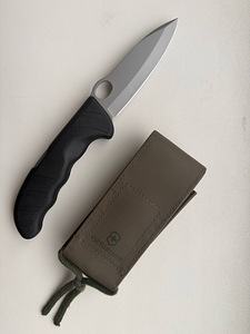 Victorinox Hunter Pro M Black с чехлом (1 фото из 3)