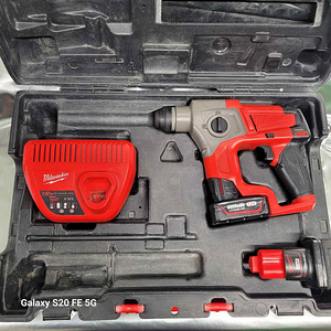 Milwaukee M12 CH akutoitega perforaator (puur) + 3 akut (2 foto / 5)