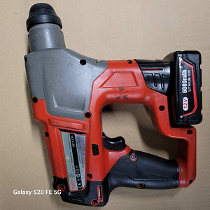Milwaukee M12 CH akutoitega perforaator (puur) + 3 akut (3 foto / 5)