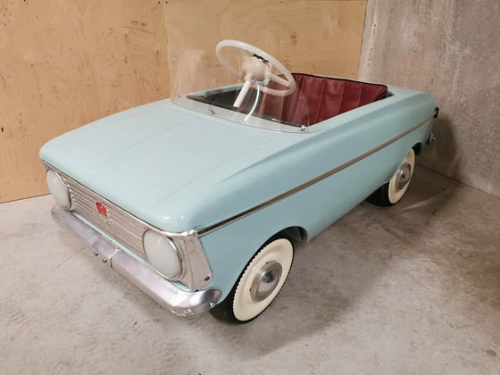 Restaureeritud laste plekist Moskvich pedaalauto