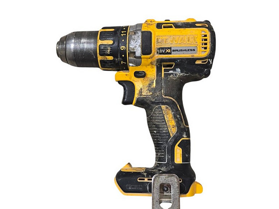 Акудрель DeWalt DCD790 Без аку
