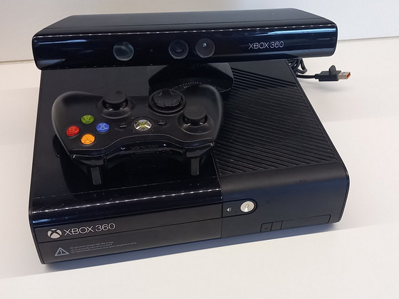 Xbox 360 E 500GB + kinect + 35 mängu