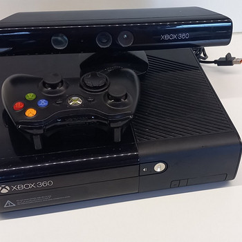 Xbox 360 E 500GB + kinect + 35 mängu