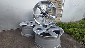 Audi A6 C8 5x112 18" (2 foto / 9)
