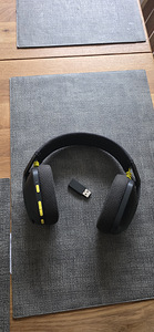 Jbl беспроводные наушники (3 фото из 3)