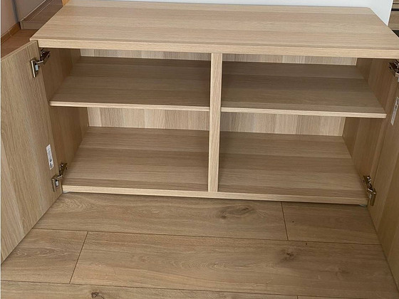 BESTÅ riiul uste jaotusega (IKEA)