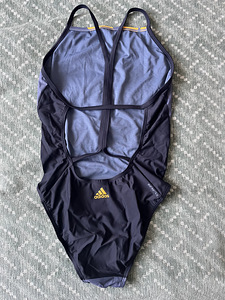 Ujumistrikoo ADIDAS, suurusXS/S (3 foto / 3)