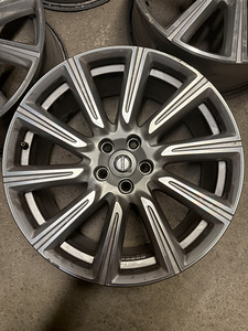 Volvo R19 Diamond Cut 8.5J ET47 5x108 (4 фото из 7)