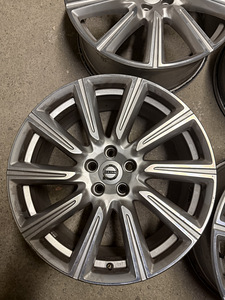 Volvo R19 Diamond Cut 8.5J ET47 5x108 (5 фото из 7)