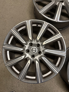 Volvo R19 Diamond Cut 8.5J ET47 5x108 (6 фото из 7)