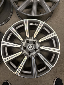 Volvo R19 Diamond Cut 8.5J ET47 5x108 (7 фото из 7)