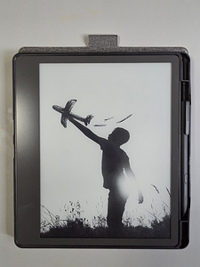 Kindle Scribe (2022), 10,2 tolli, must-valge, pliiatsiga (1 foto / 5)