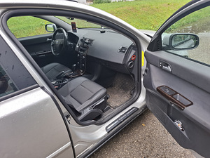 Volvo v50 (5 foto / 6)