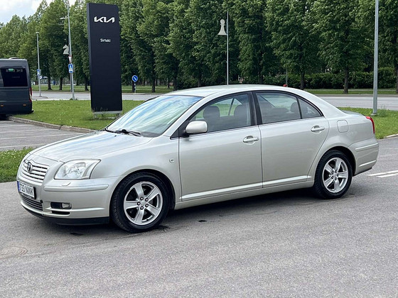 TOYOTA AVENSIS