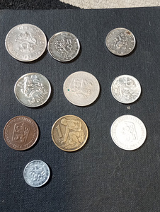 Монеты (2 фото из 2)