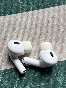 Airpods Pro 2 левый и правый наушник (1 фото из 2)