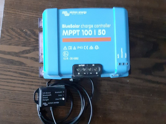 Контроллер для солнечных панелей MPPT 100/50 и Bluetooth .