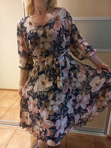 Uueväärne kleit suurusele L-XXL (1 foto / 6)