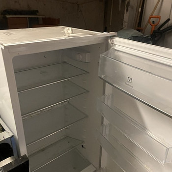 Встраиваемый холодильник морозильник снизу Electrolux LNS5LE