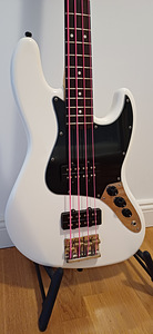 Бас-гитара Fender, джаз бас (3 фото из 6)