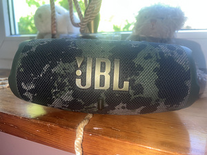 JBL Charge 5 в полностью рабочем состоянии (2 фото из 6)