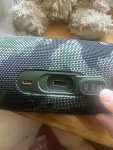 JBL Charge 5 в полностью рабочем состоянии (5 фото из 6)