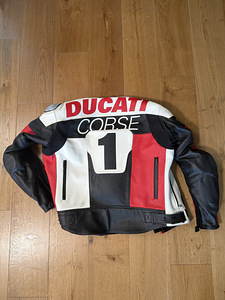 Мотоциклетная экипировка Ducati Corse (2 фото из 2)