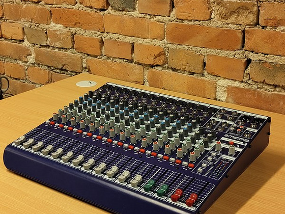 Аналоговый микшер MIDAS DM16