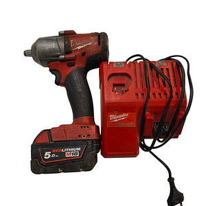 Аккумуляторный гайковерт Milwaukee M18 FMTIWF12 + зарядка (3 фото из 6)