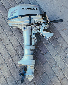 Лодочный мотор Honda BF5A, 5 л.с., 4-тактный (2 фото из 4)