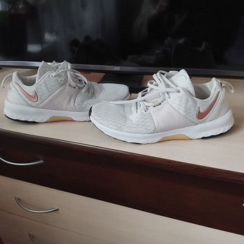 Женские кроссовки Nike