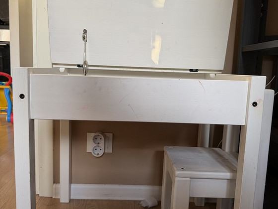 Стол Ikea + один самодельный стул