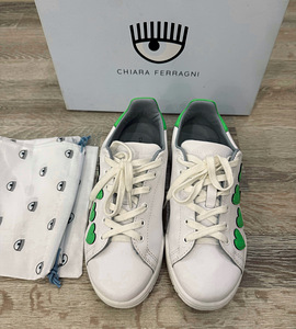 Chiara Ferragni tossud (37) originaal (4 foto / 4)
