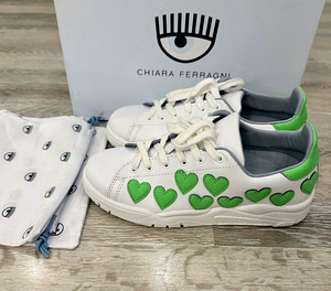 Chiara Ferragni tossud (37) originaal (1 foto / 4)