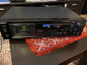 Кассетная дека SONY (1 фото из 4)
