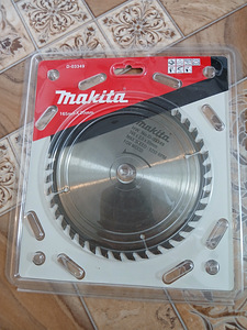 Циркулярная пила Makita HS6601 c дополнительным диском (4 фото из 5)