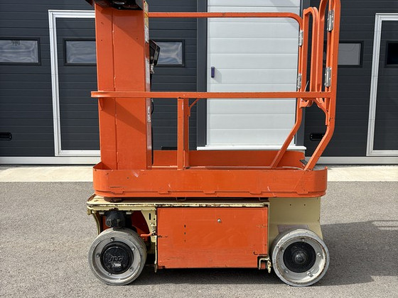 JLG 1230 ES mast lift masttõstuk