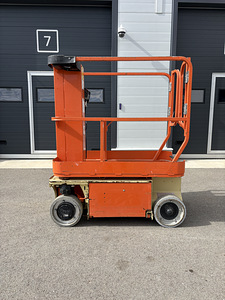 JLG 1230 ES mast lift masttõstuk (1 foto / 3)