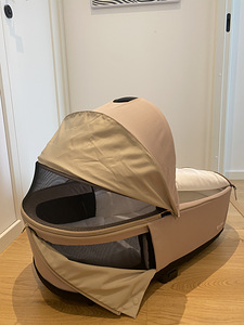 Cybex Priam Lux vankrikorv V4 cozy beige + turvahäll cloud T (4 foto / 6)