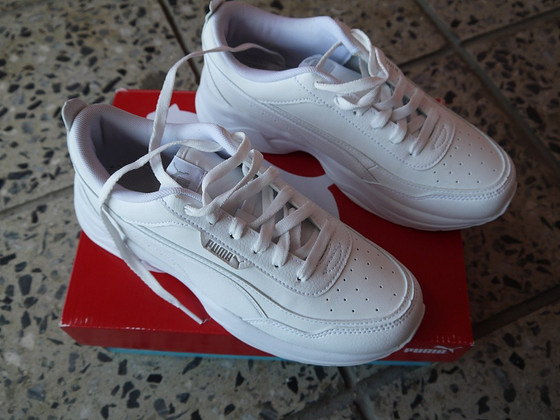 Новые женские кроссовки Puma размер 38