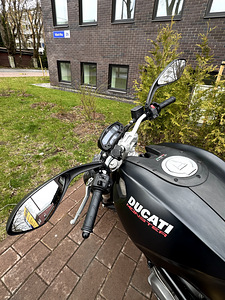 Ducati Monster 696 (4 фото из 10)