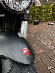 Ducati Monster 696 (8 фото из 10)
