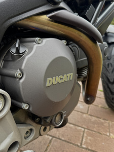 Ducati Monster 696 (9 фото из 10)