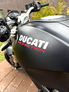 Ducati Monster 696 (10 фото из 10)