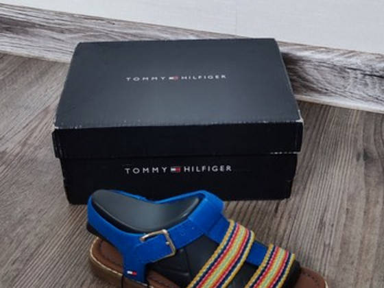 Uued Tommy Hilfiger sandaalid , 100% orig.