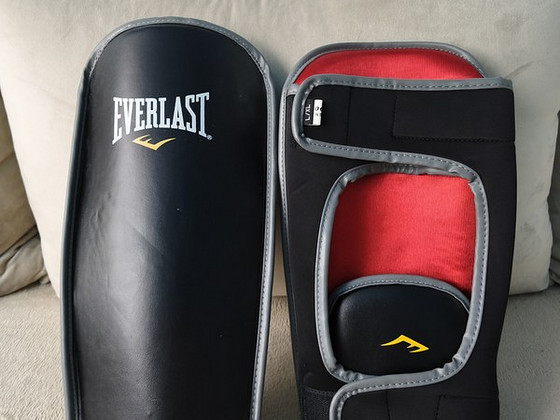 Everlast MMA / Muay Thai Shin Guards (Size L/XL)