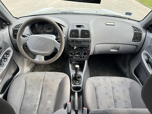 HYUNDAI ACCENT (11 фото из 12)