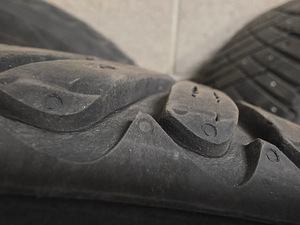 Goodyear Ultragrip Ice Arctic naastrehvid 225/50/R17 (2 foto / 4)